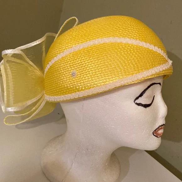 Really Cute Yellow & White Church Dress Easter Hat - Picture 2 of 7